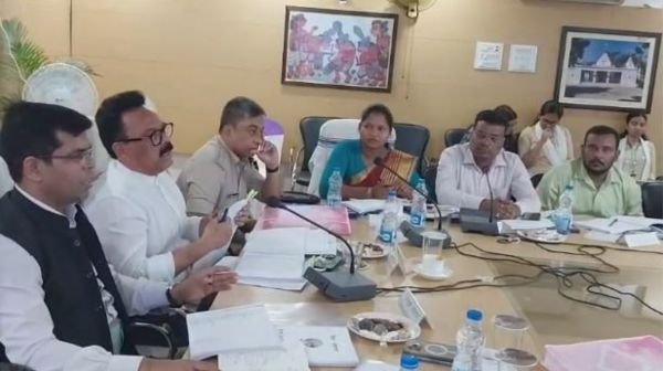 Lohardaga: Disha meeting in the District Council Auditorium, MP gave strict instructions