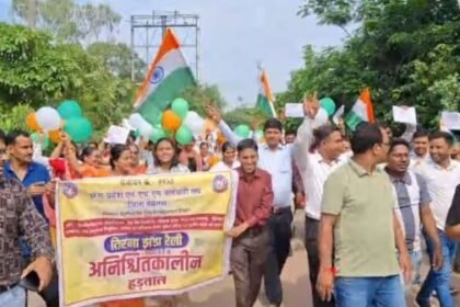 Bemetara: NHM employees' strike continues, 10-point demands written on balloons