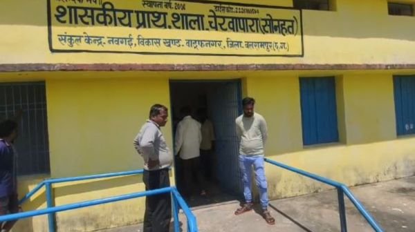 Balrampur Breaking: Negligence of Education Department