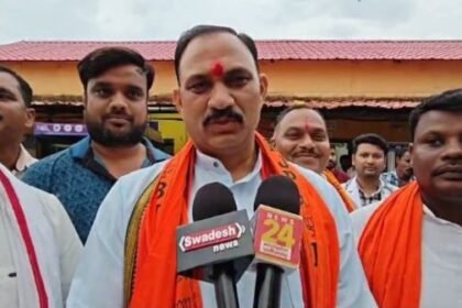 Health Minister Jaiswal visits Bhanupratappur, inspects health center