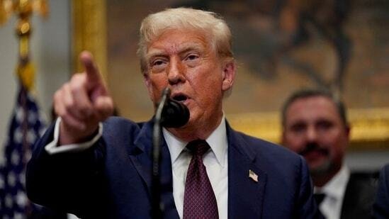 भारत पर ट्रम्प का टैरिफ 7 दिन टला, कनाडा पर आज से 35% टैक्स लागू