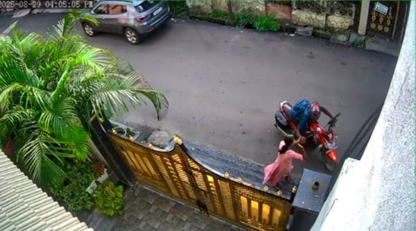 Molestation incident in Raipur: Shameful act of a miscreant with a girl in public