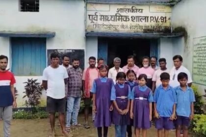 Pakhanjur: Villagers protest against dilapidated school building, demand for new building