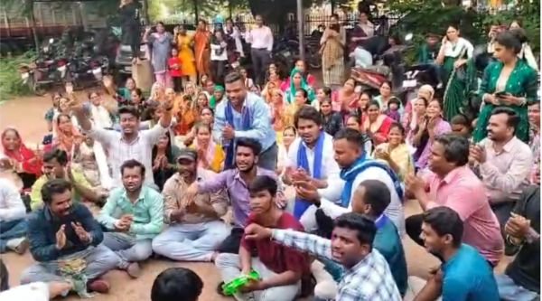 Christian community protests in Raipur: Saraswati Nagar police station surrounded