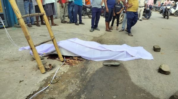 Katghora: Lineman dies after getting electrocuted while repairing power line