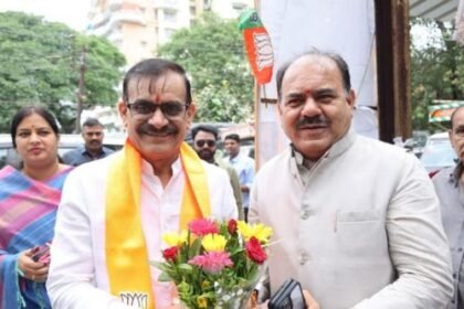 Bhopal: MP and MLA listened to PM Modi's "Mann Ki Baat" at booth 208