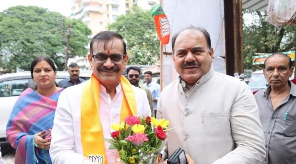 Bhopal: MP and MLA listened to PM Modi's "Mann Ki Baat" at booth 208