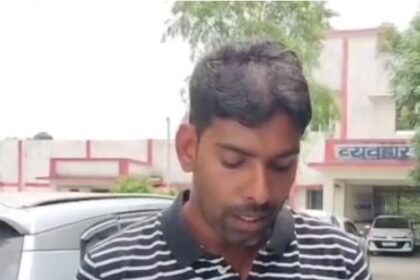 Husband reached the police station due to a dispute between husband and wife, police officer slapped him