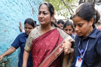 दिल्ली CM रेखा गुप्ता पर हमला: जनसुनवाई के दौरान अफरा-तफरी, आरोपी गिरफ्तार