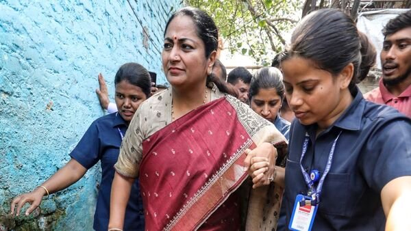 दिल्ली CM रेखा गुप्ता पर हमला: जनसुनवाई के दौरान अफरा-तफरी, आरोपी गिरफ्तार