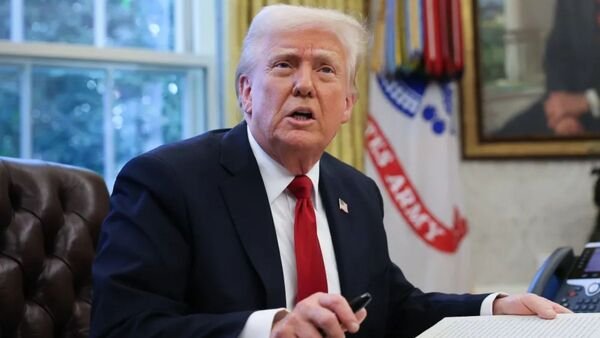 भारत पर अमेरिकी टैरिफ का वार: ट्रंप का 25% अतिरिक्त शुल्क लागू, व्यापार संबंधों पर बढ़ा दबाव