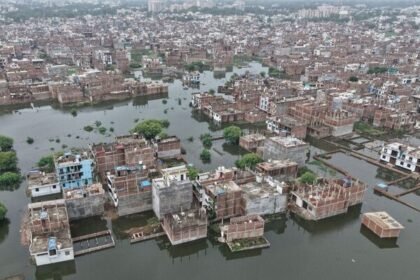 उत्तर प्रदेश के 17 जिलों में बाढ़: 2.45 लाख लोग सुरक्षित स्थानों पर शिफ्ट, सीएम योगी ने दिए राहत-बचाव के निर्देश