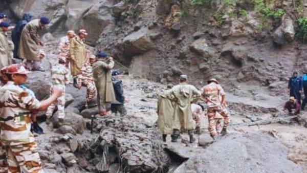 कैलाश यात्रा में अचानक बाढ़: ITBP ने 413 तीर्थयात्रियों को बचाया, रेस्क्यू अभियान जारी