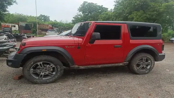 ग्वालियर में रेड सिग्नल तोड़कर थार से किया स्टंट, पुलिस रोकने आई तो कर दी मारपीट; SUV जब्त, युवक गिरफ्तार