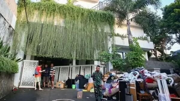 इंडोनेशिया में हिंसक प्रदर्शन: नेताओं के घरों पर हमले