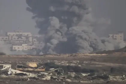 इजरायल का गाजा पर बड़ा हमला: 3 पत्रकारों समेत 15 लोगों की मौत, नेतन्याहू की नई योजना पर बढ़ा तनाव