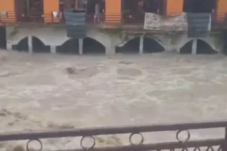 देहरादून में 74 साल बाद मूसलाधार बारिश का कहर, बादल फटा, हाईवे बंद और केदारनाथ यात्रा स्थगित