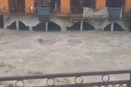 देहरादून में 74 साल बाद मूसलाधार बारिश का कहर, बादल फटा, हाईवे बंद और केदारनाथ यात्रा स्थगित