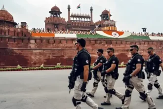 लाल किले की सुरक्षा में चूक: मॉक ड्रिल के दौरान डमी बम नहीं पहचान पाए पुलिसकर्मी, 7 सस्पेंड