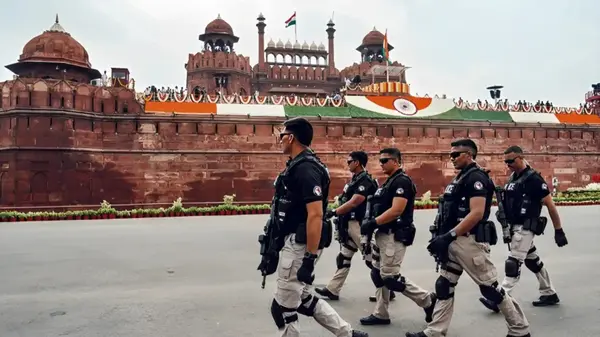 लाल किले की सुरक्षा में चूक: मॉक ड्रिल के दौरान डमी बम नहीं पहचान पाए पुलिसकर्मी, 7 सस्पेंड