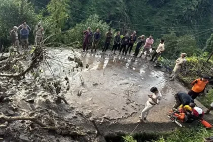 जम्मू-कश्मीर के रामबन और रियासी में बादल फटा: 7 से ज्यादा लोगों की मौत , कई लापता, रेस्क्यू ऑपरेशन जारी