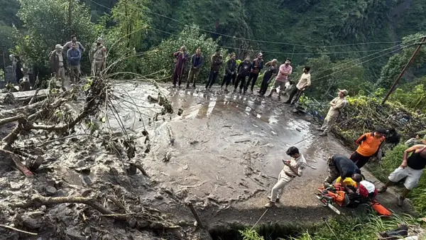 जम्मू-कश्मीर के रामबन और रियासी में बादल फटा: 7 से ज्यादा लोगों की मौत , कई लापता, रेस्क्यू ऑपरेशन जारी