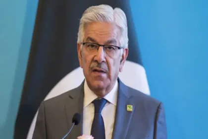 ख्वाजा आसिफ का बड़ा खुलासा: सरकार की नाकामी से डूबा पाकिस्तान, भारत जिम्मेदार नहीं