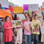 आगरा में डॉग लवर्स का पैदल मार्च: सुप्रीम कोर्ट आदेश के खिलाफ विरोध, कहा- पशु क्रूरता बंद करो