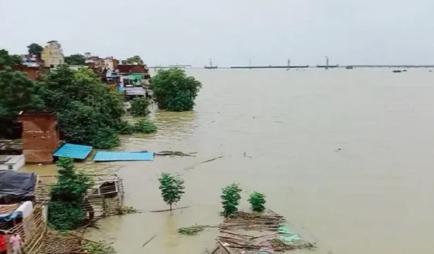 यूपी में बाढ़ का कहर: 15 जिले जलमग्न, करीब पौने 3 लाख लोग प्रभावित