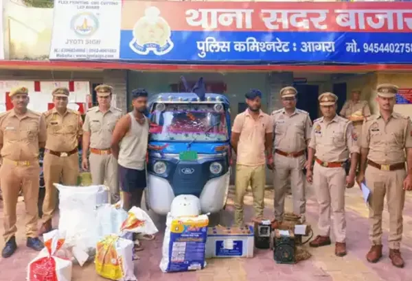 आगरा पुलिस ने पकड़े दो शातिर चोर, स्मार्ट सिटी कैमरों और कारखानों को बना रहे थे निशाना