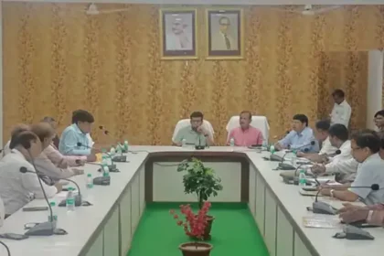 आगरा DM ने जताई नाराजगी, नगर आयुक्त नहीं पहुंचे बैठक में | जनकपुरी रामलीला तैयारियों पर उठे सवाल