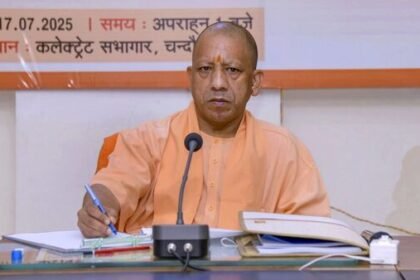 बाढ़ राहत के लिए CM योगी ने बनाई ‘टीम-11’, जानें किन मंत्रियों को सौंपी गई बड़ी जिम्मेदारी