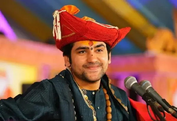 धीरेंद्र शास्त्री का बयान: "हिंदू हज नहीं जाते, तो मुस्लिमों को गरबा में नहीं आना चाहिए"