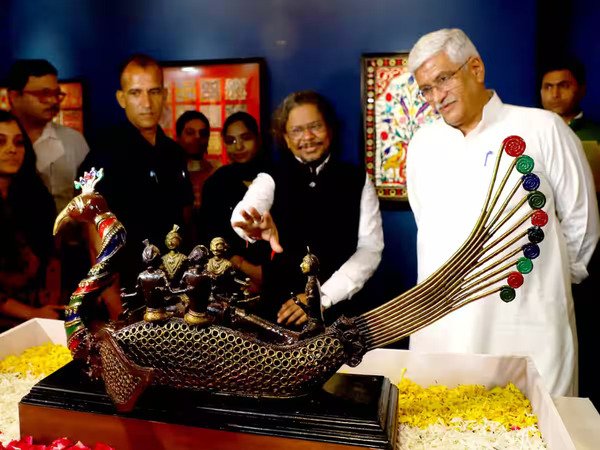 PM मोदी को मिले 1300 से ज्यादा तोहफों की ई-नीलामी शुरू, देवी भवानी की मूर्ति की बेस कीमत ₹1 करोड़