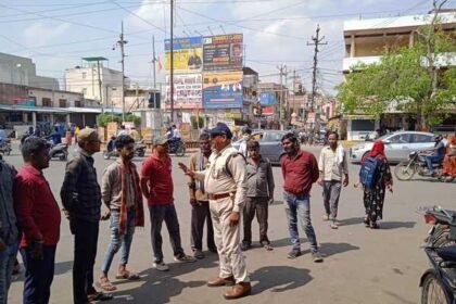 यातायात नियम तोड़ने वालों को मिली सीख: ग्वालियर में बिना हेलमेट चालकों को दिलाई गई शपथ