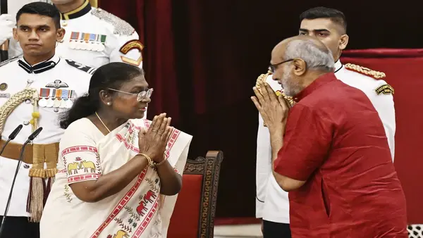 देश के बड़े पदों पर शपथ कौन दिलाता है? जानिए पूरी जानकारी