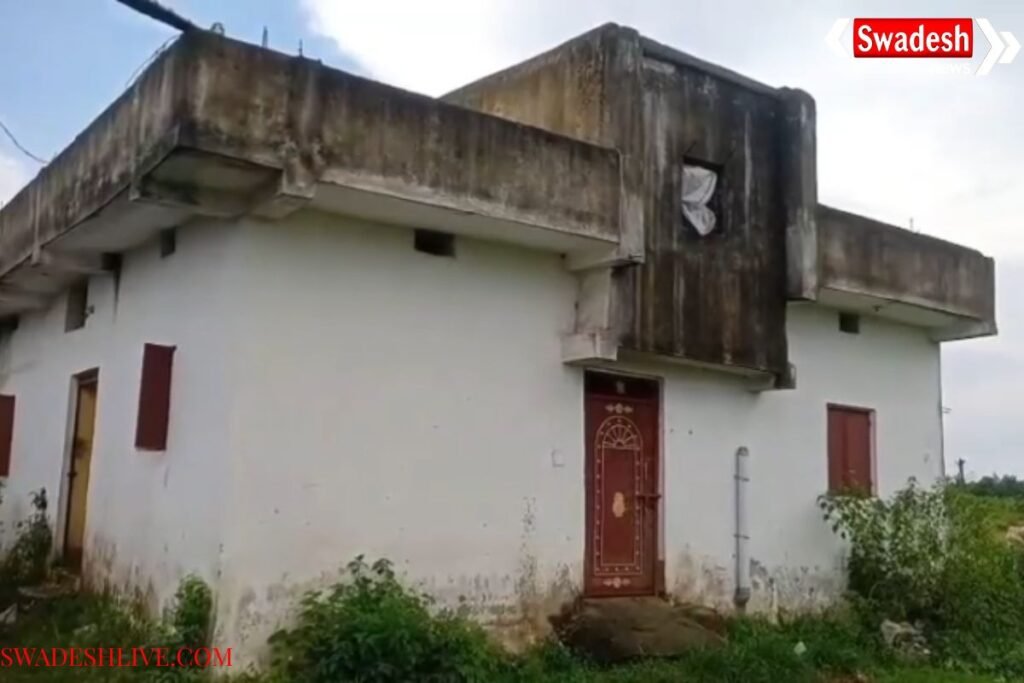 Bokaro: Police busted an illegal liquor factory operating under the guise of a vegetable vendor.