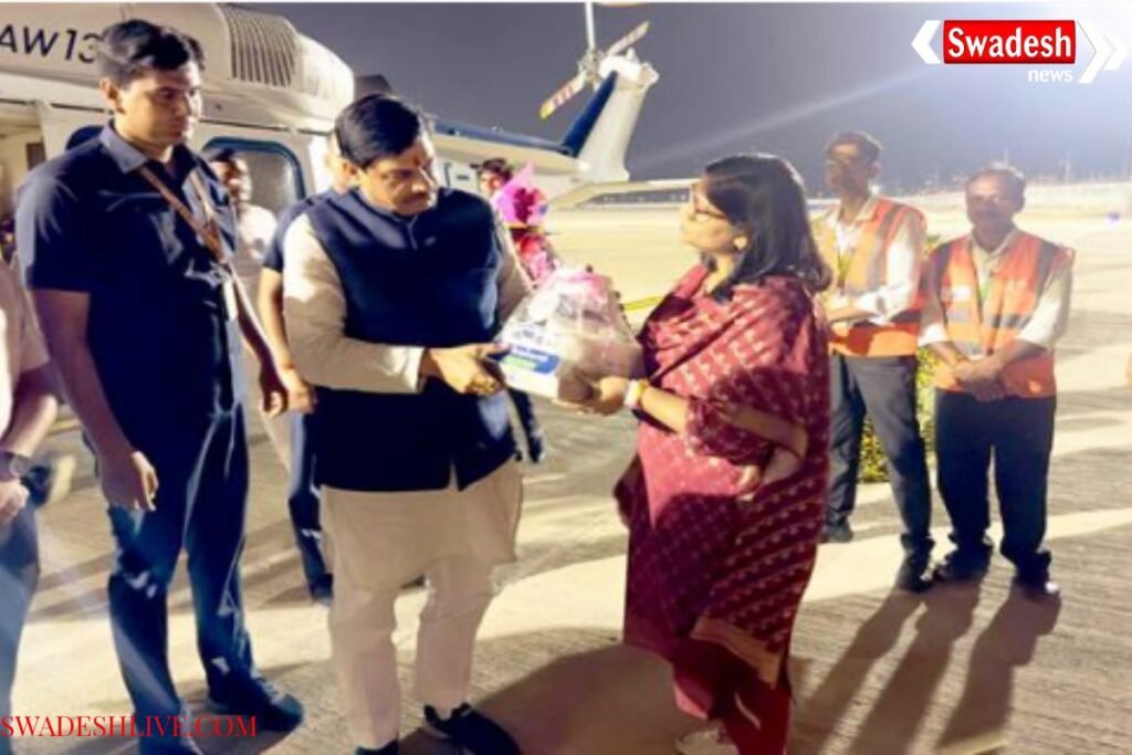 Baskets of products made by the sisters of the groups were presented to Chief Minister Dr. Yadav.