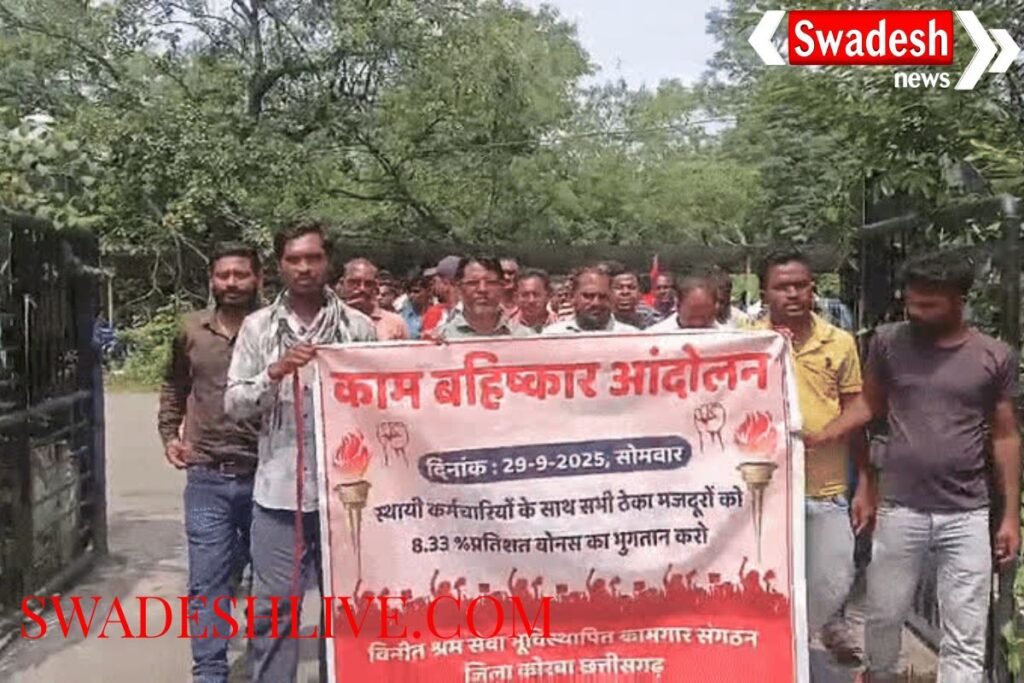 Contract laborers stage protest demanding bonus