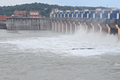 भारी बारिश के बीच ओंकारेश्वर बांध से तीसरी बार पानी छोड़ा गया, नर्मदा किनारे अलर्ट जारी