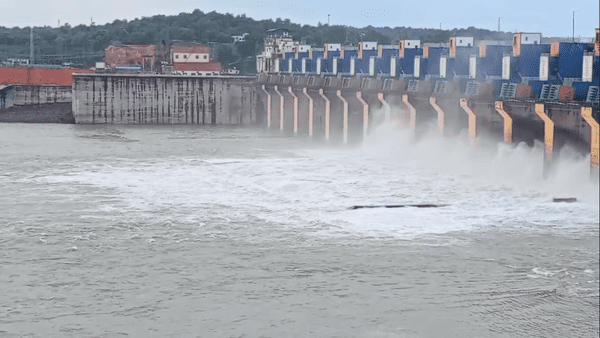 भारी बारिश के बीच ओंकारेश्वर बांध से तीसरी बार पानी छोड़ा गया, नर्मदा किनारे अलर्ट जारी