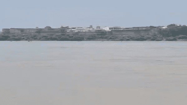 आगरा में यमुना का जलस्तर घटा, पर खतरा बरकरार: बाढ़ से नुकसान का सर्वे जल्द शुरू