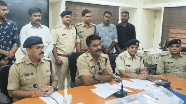 उज्जैन में नकली नोटों का बड़ा रैकेट पकड़ा गया, 5 आरोपी गिरफ्तार, पुलिस ने बरामद किए करीब 5 लाख के जाली नोट