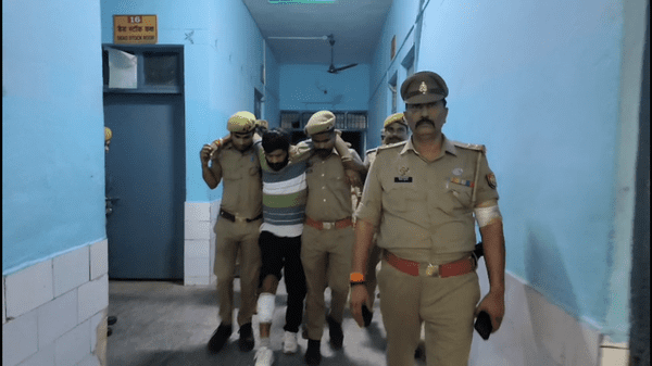 इटावा में पुलिस का एक्शन: हिस्ट्रीशीटर अंशू चौहान मुठभेड़ में ढेर, साथी संजय तिवारी गिरफ्तार