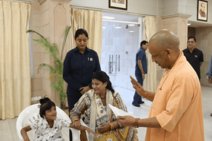 जनता दर्शन में सीएम योगी ने सुनी फरियाद, कानपुर की युवती मायरा को मिला दाखिले का भरोसा