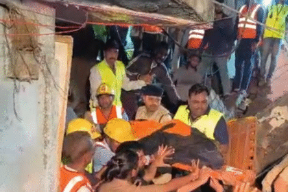 इंदौर में तीन मंजिला मकान ढहा: दो की मौत, 12 से अधिक लोगों का रेस्क्यू