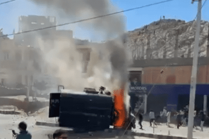 सोनम वांगचुक के समर्थन में लेह की सड़कों पर छात्र, पुलिस से झड़प और CRPF वाहन फूंका