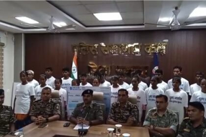 20 naxalites including a Naxalite with a reward of 33 lakhs surrendered