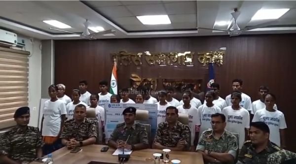 20 naxalites including a Naxalite with a reward of 33 lakhs surrendered