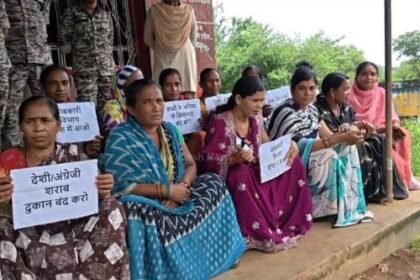 Gariaband: Women stage indefinite sit-in protest demanding removal of liquor shop in Devbhog